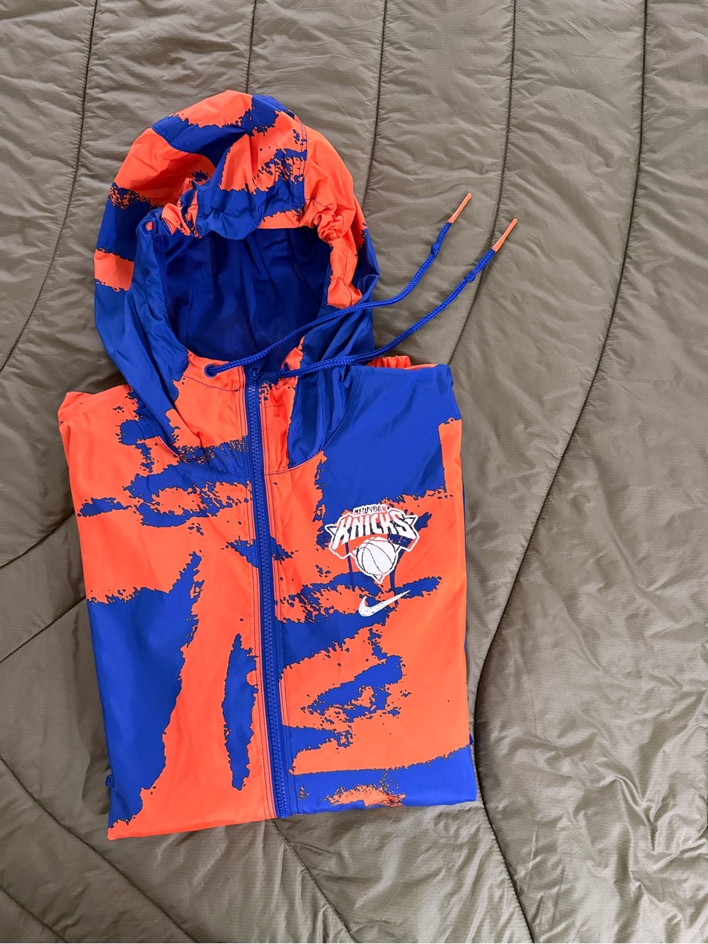 Nike x NBA NYK Men's Hooded Windbreaker with Mesh Liner